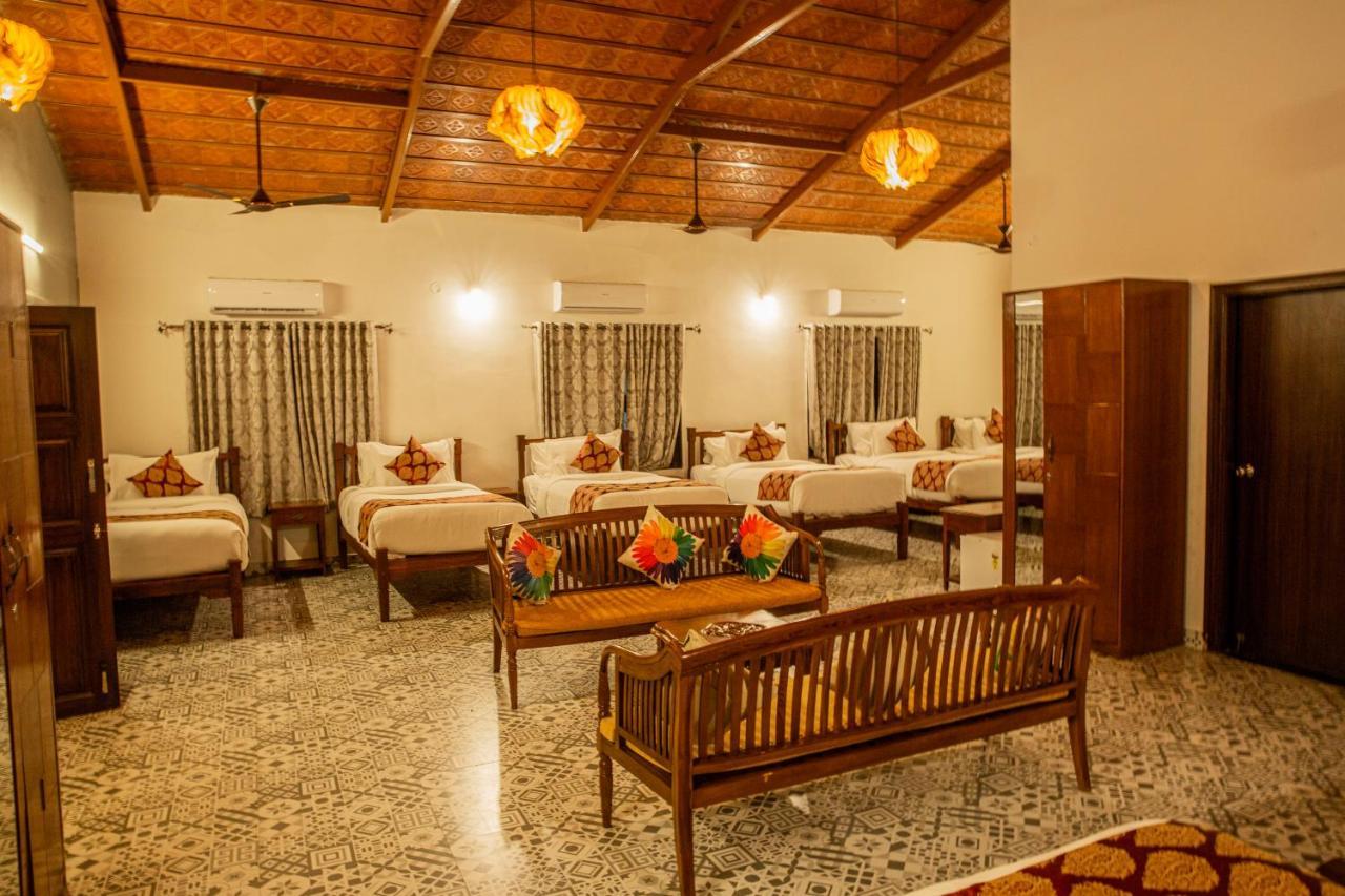 Brown Town Resort & Spa Hyderabad Exterior foto